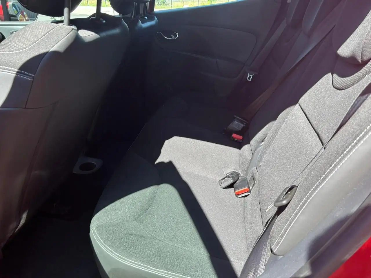 Renault Clio Citadine 5 portes — photo 22