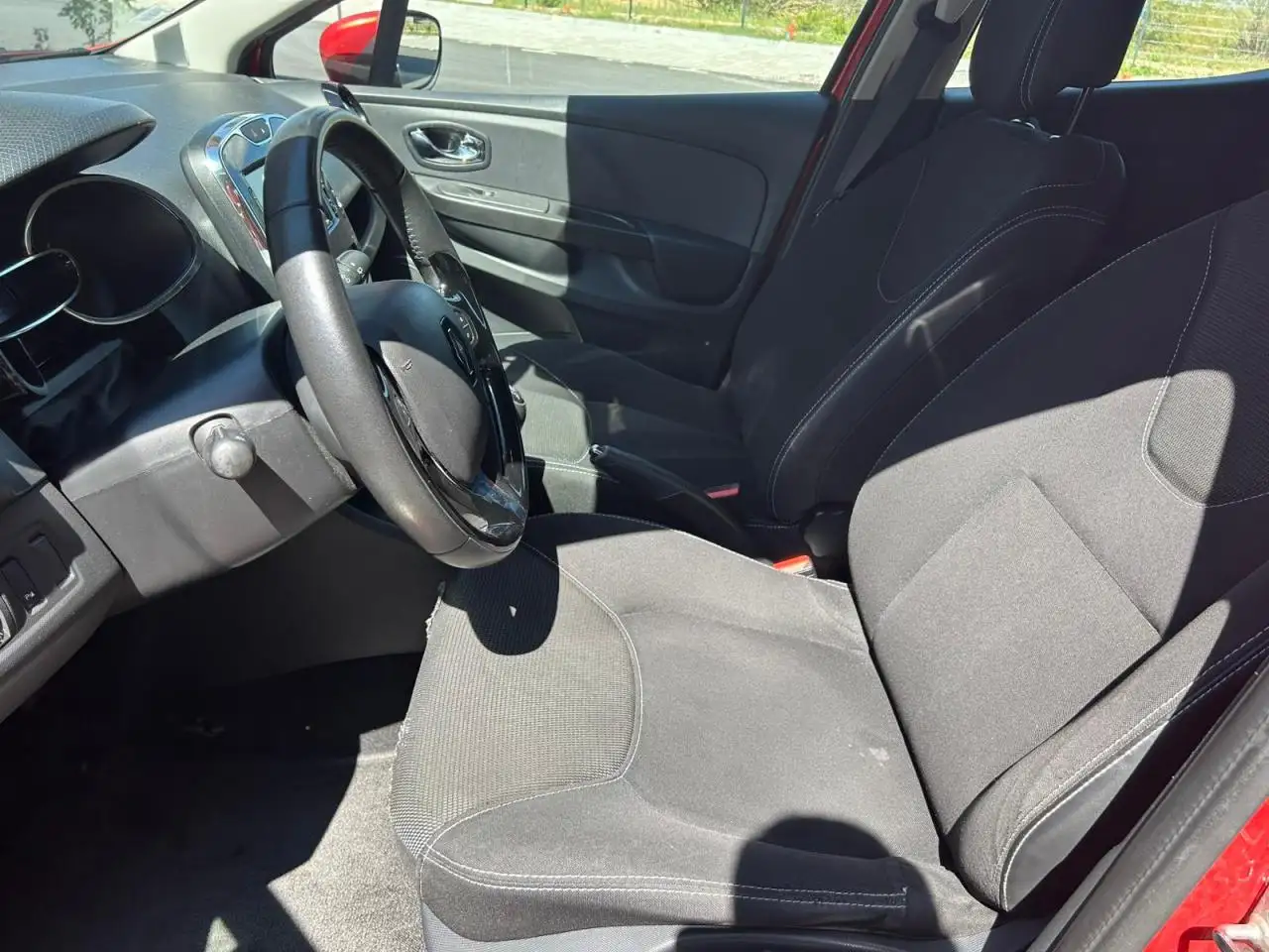 Renault Clio Citadine 5 portes — photo 17
