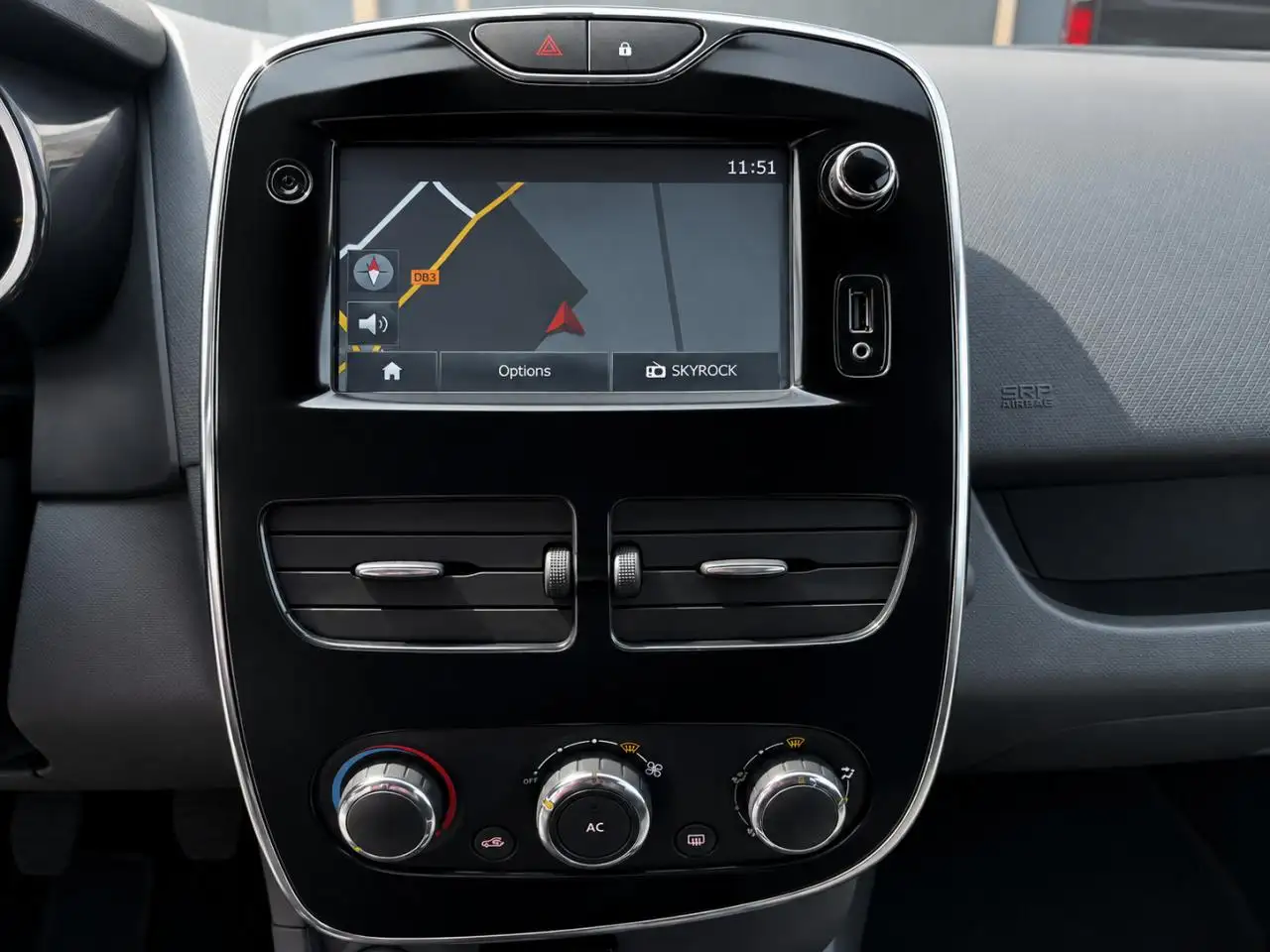 Renault Clio Citadine 5 portes — photo 12