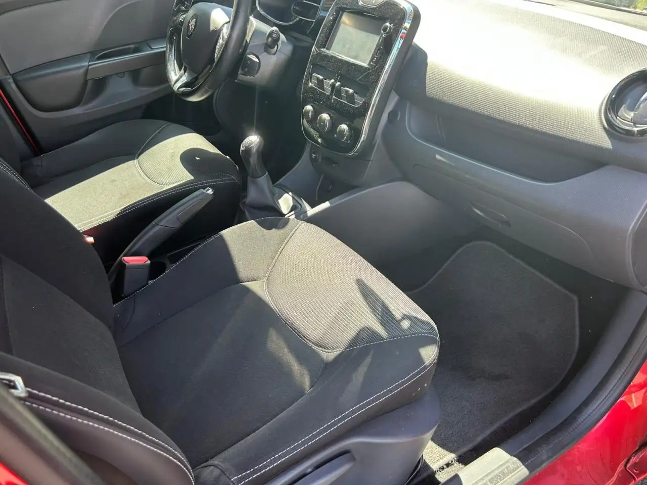 Renault Clio Citadine 5 portes — photo 19