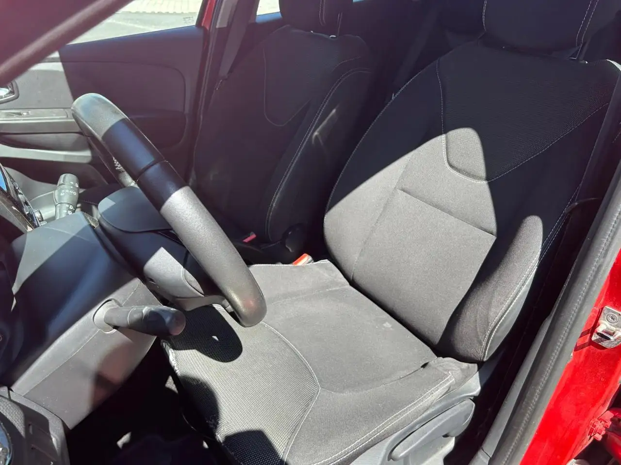 Renault Clio Citadine 5 portes — photo 16