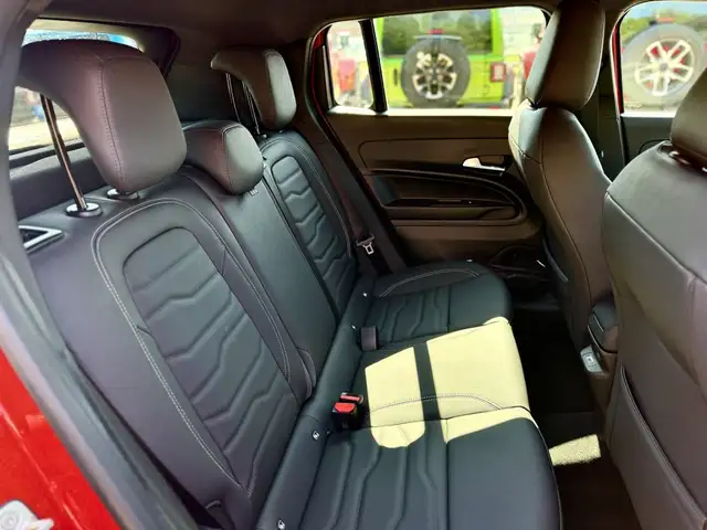 Jeep Avenger view 9