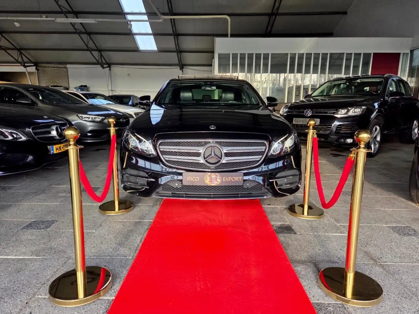 Mercedes-Benz E 220 220d SOLUTION AMG PANO FULL! 2017 Schwarz - 1