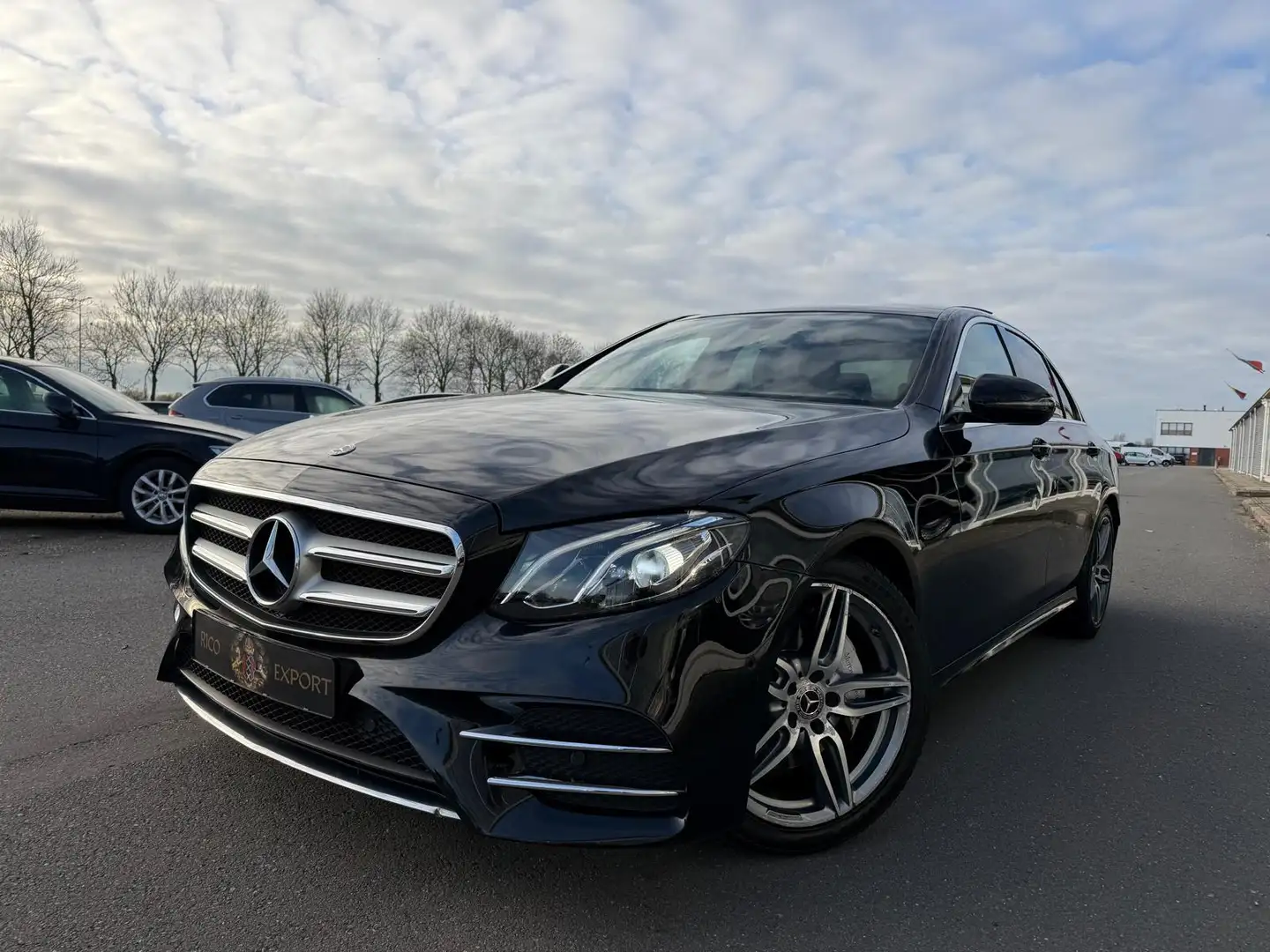 Mercedes-Benz E 220 220d SOLUTION AMG PANO FULL! 2017 Schwarz - 2
