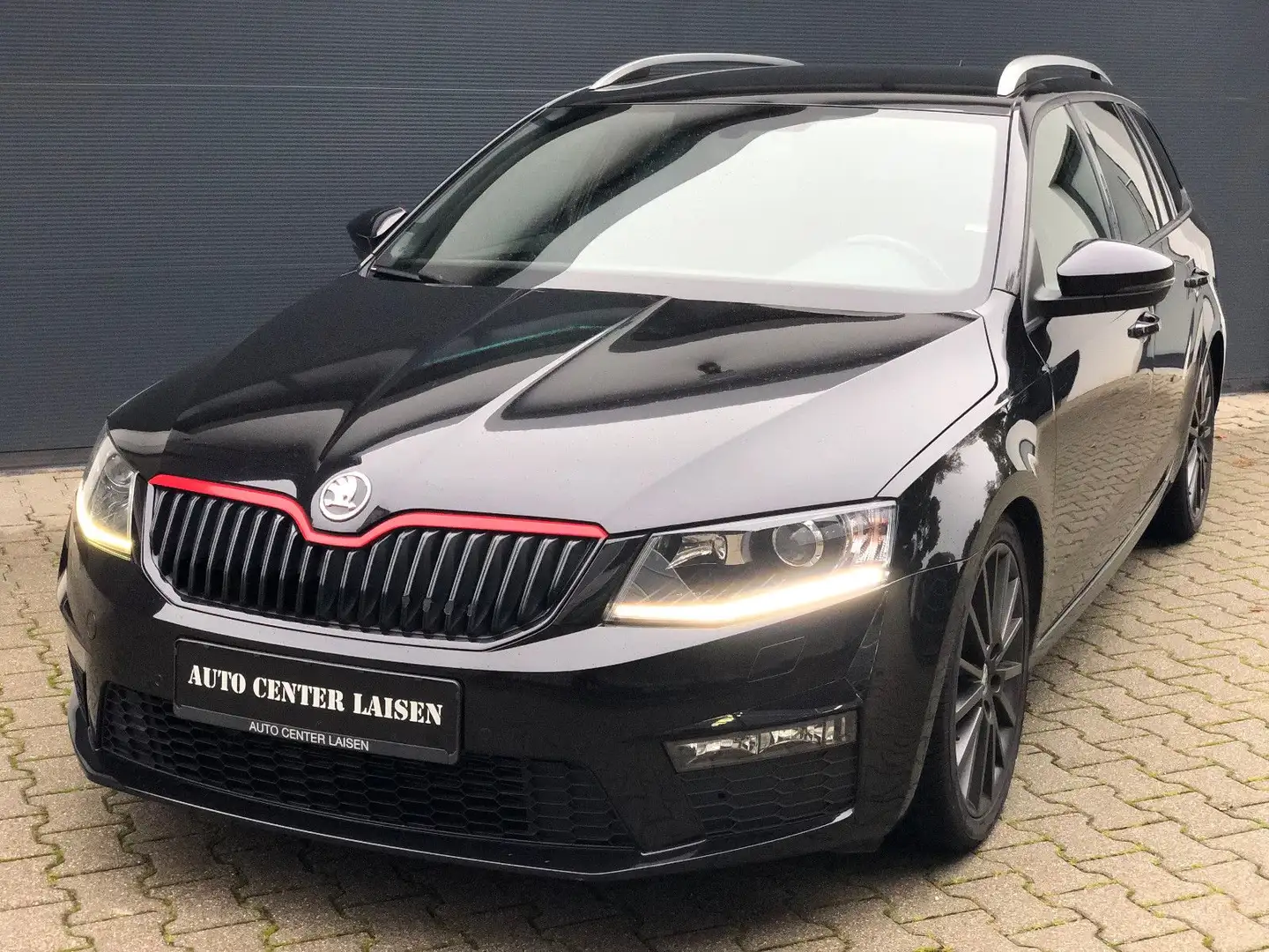 Skoda Octavia Combi RS DSG BiXenon Navi Leder AHK PDC Schwarz - 1