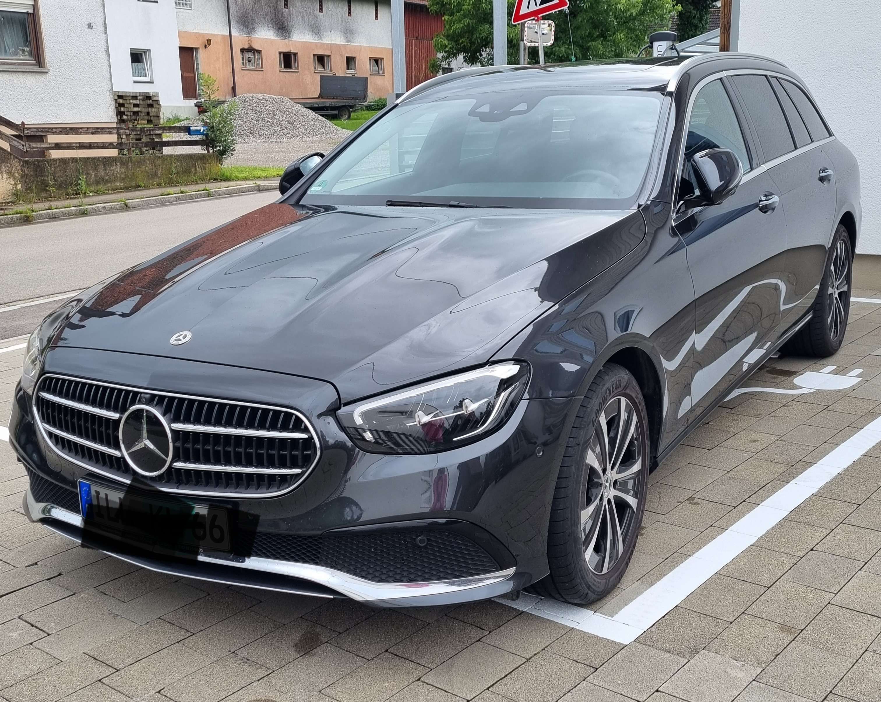Second hand Mercedes Benz E-Class 300