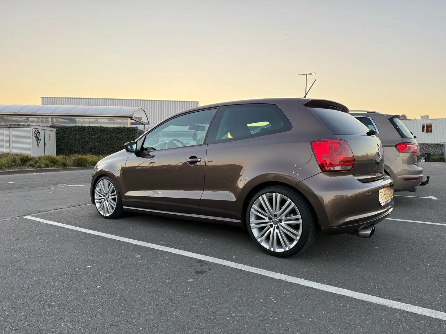 Volkswagen Polo 1.2 TSI Match - UNIEK Bruin - 1
