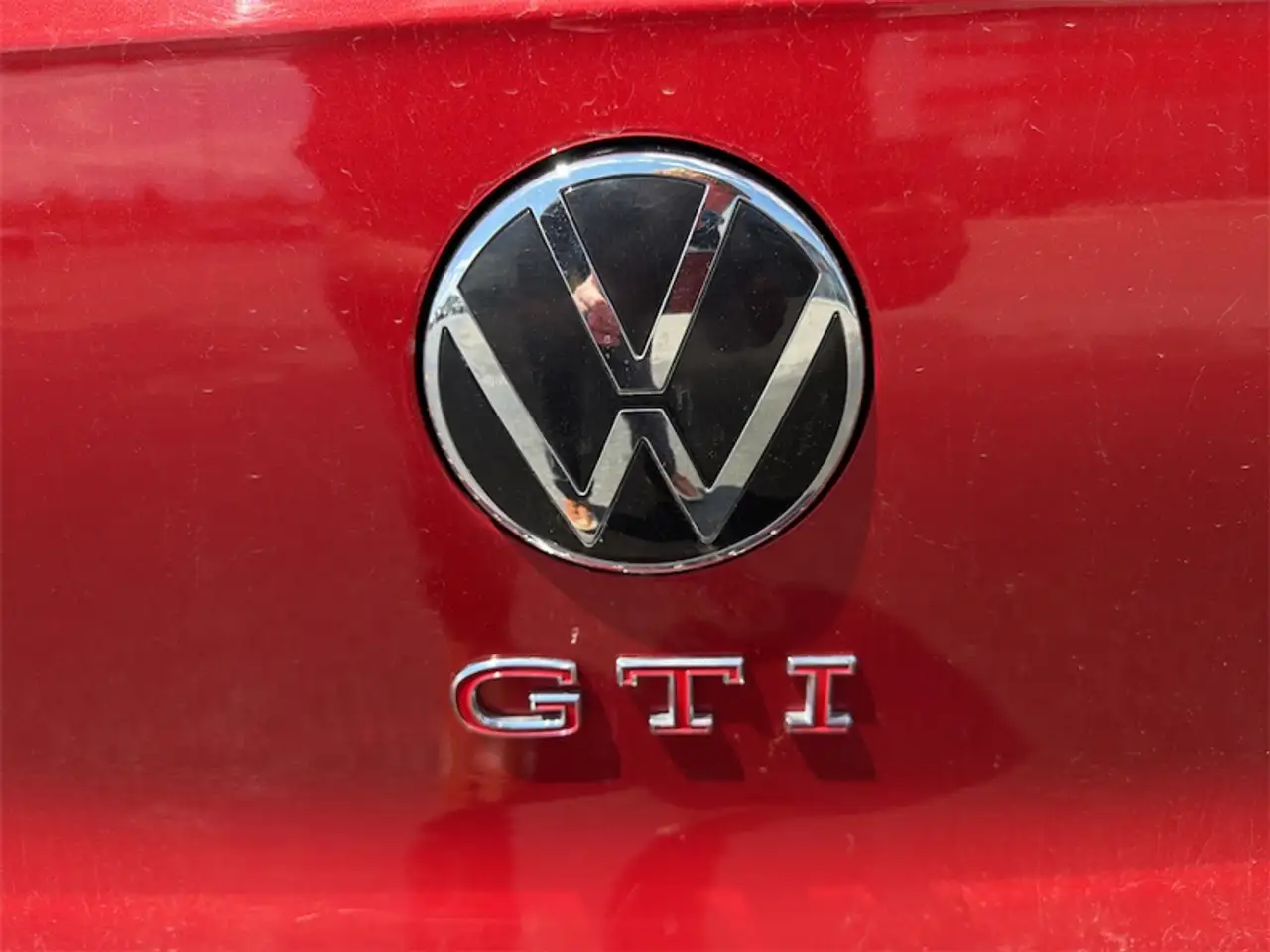 Volkswagen Golf GTI снимка Volkswagen Golf GTI