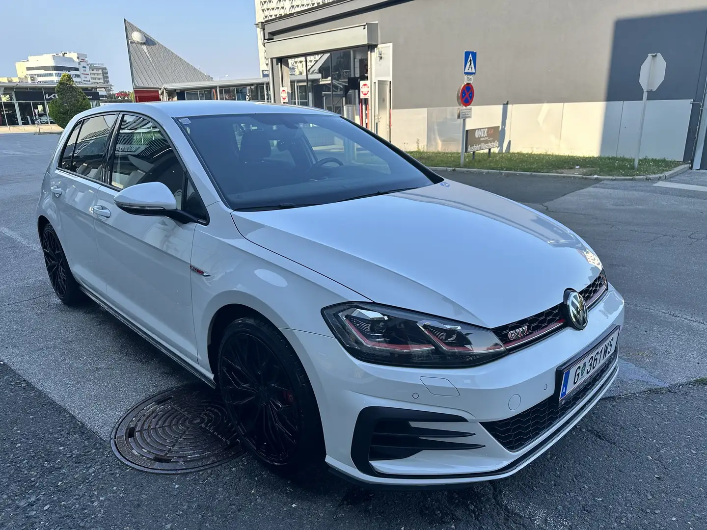 Volkswagen Golf GTI 2.0 TSI OPF DSG Performance - 1