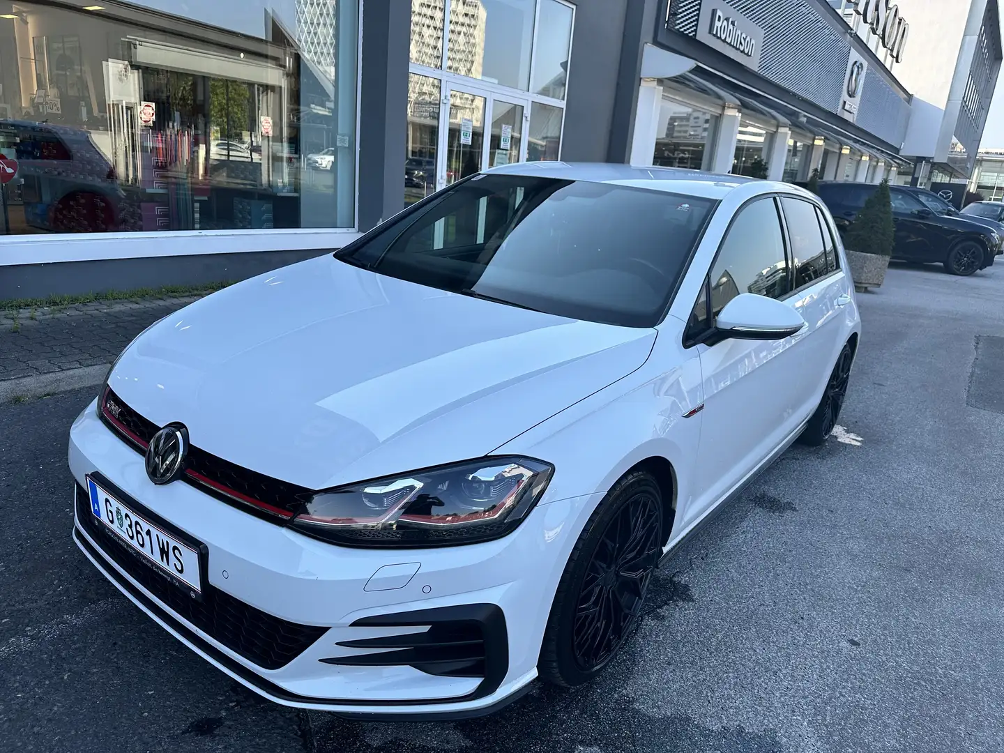 Volkswagen Golf GTI 2.0 TSI OPF DSG Performance - 2