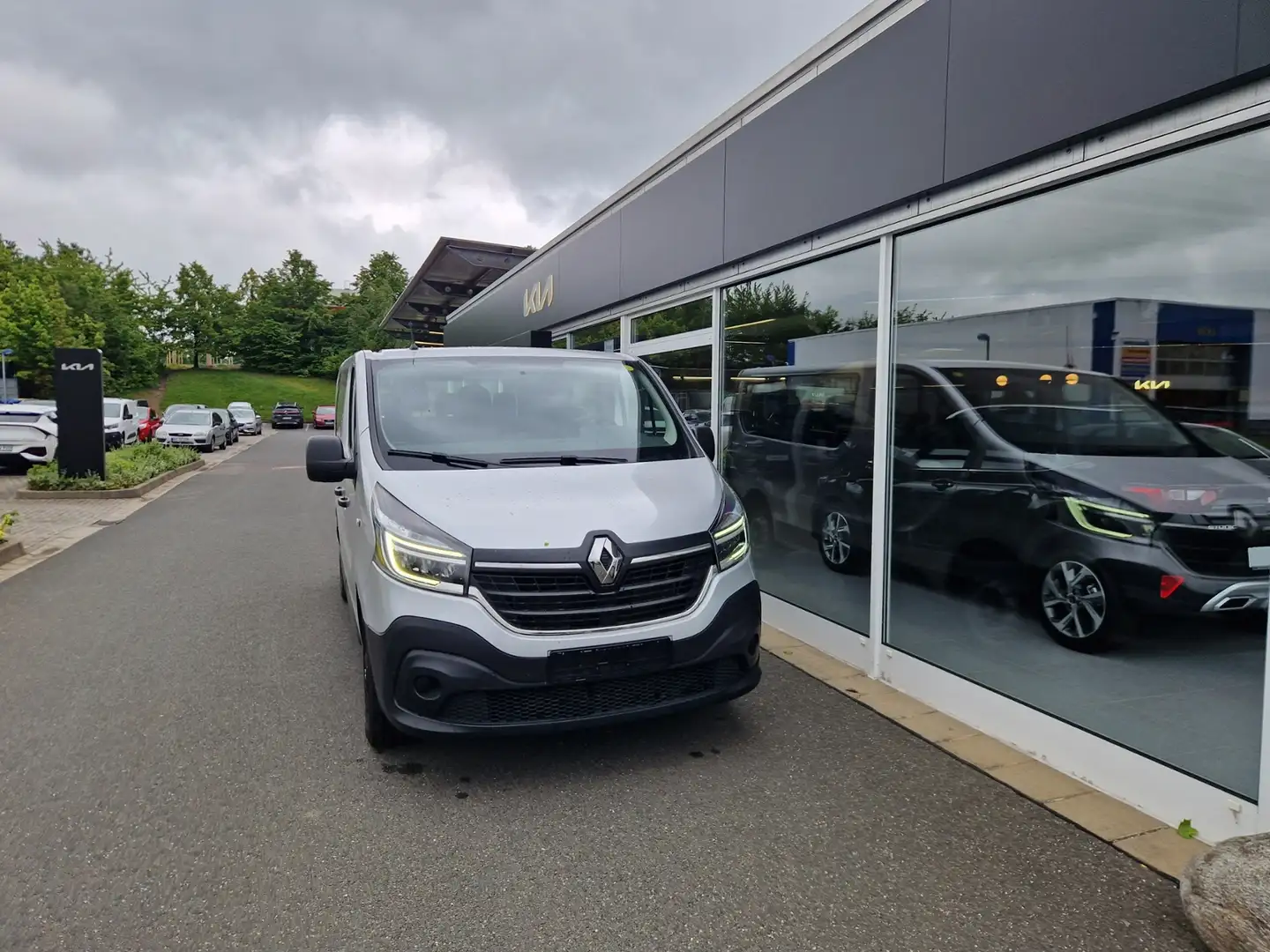 Renault Trafic Combi dci 120 9S LED AHK PDC Klima Gris - 2