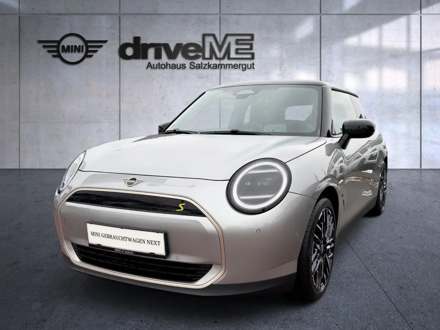 MINI Cooper SE Silber - 2