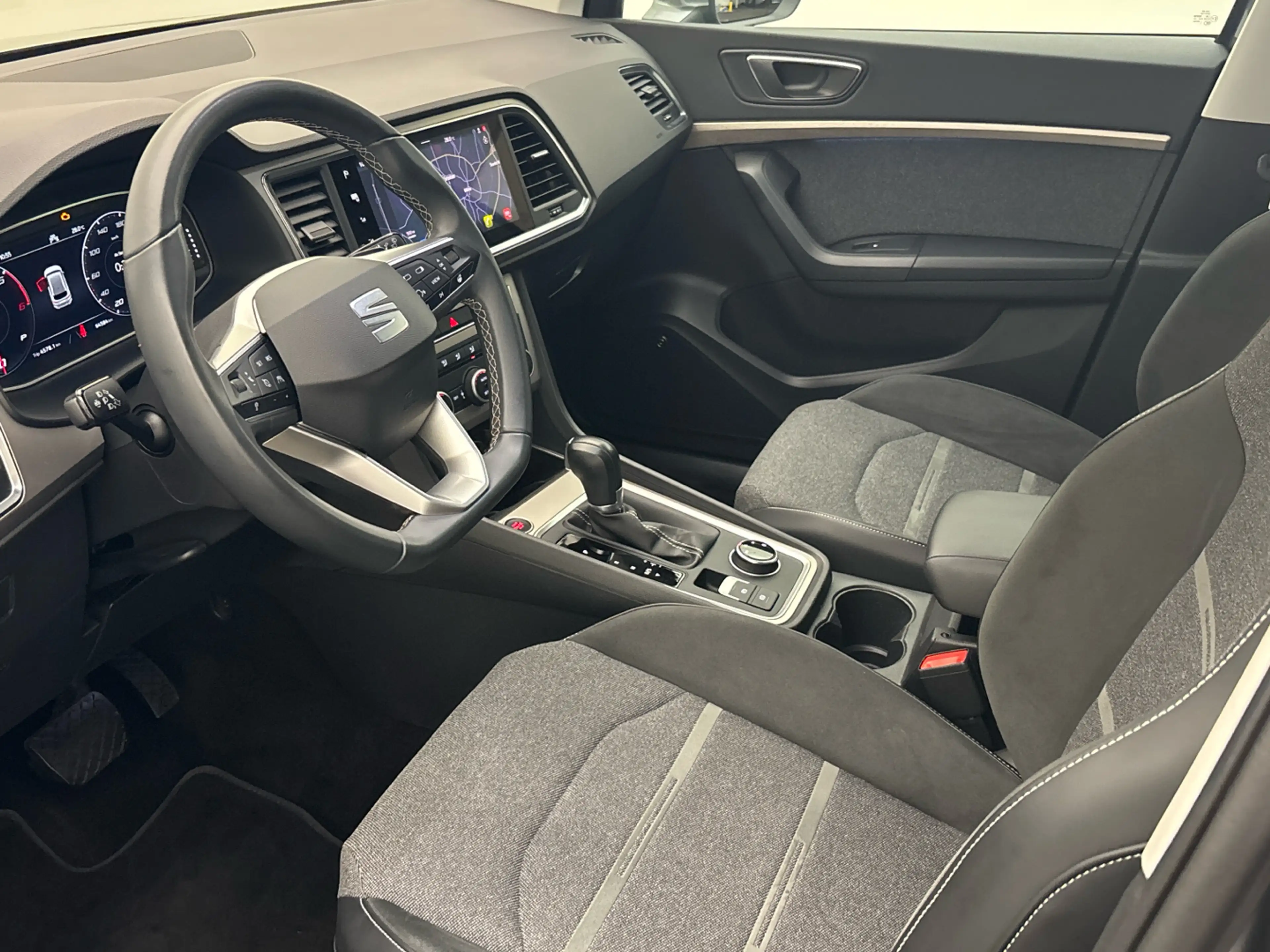 SEAT Ateca Xperience 2.0 TDI DSG LED ACC AHK — photo 9