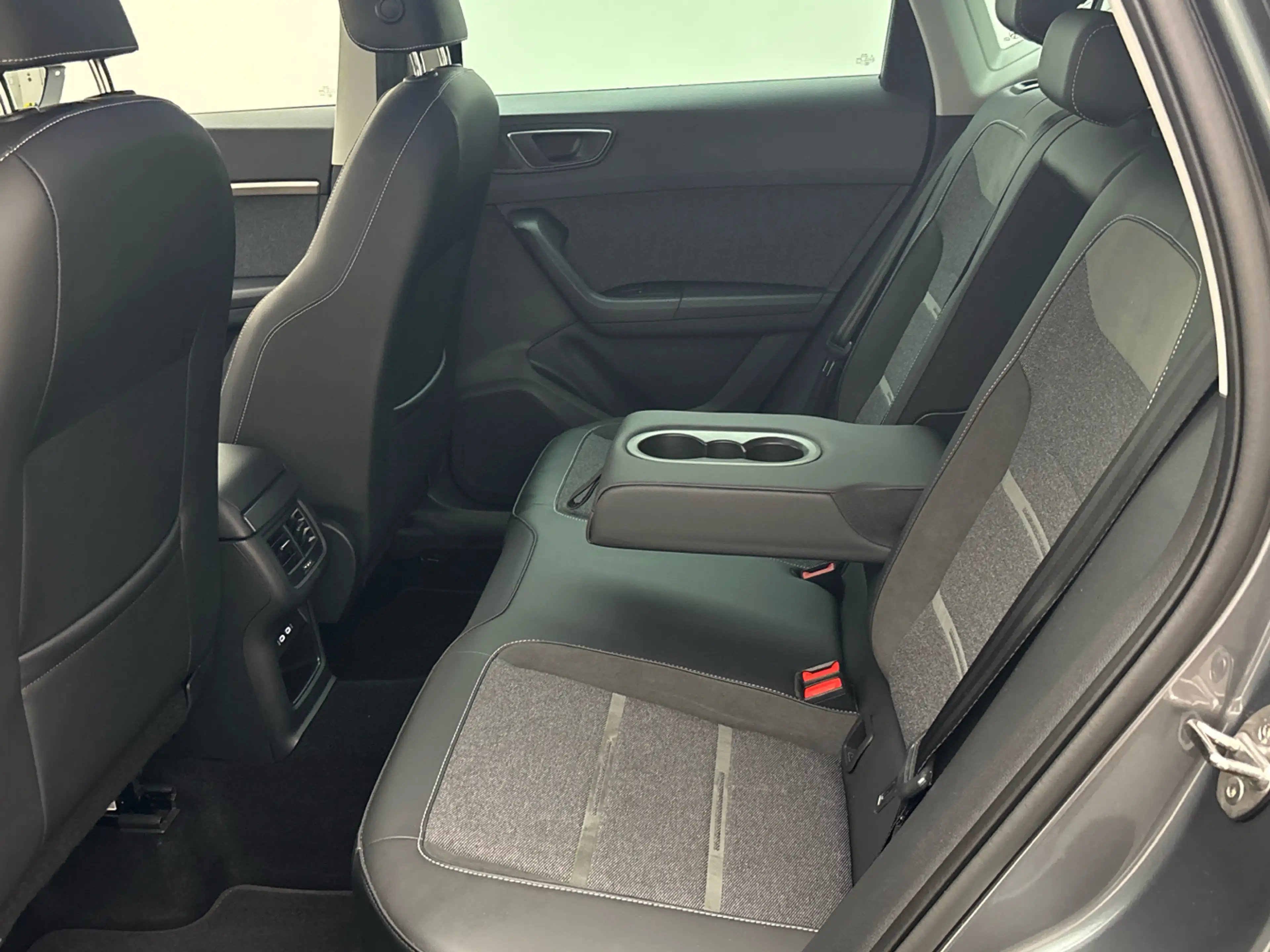 SEAT Ateca Xperience 2.0 TDI DSG LED ACC AHK — photo 11