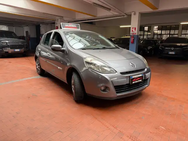Renault Clio view 2