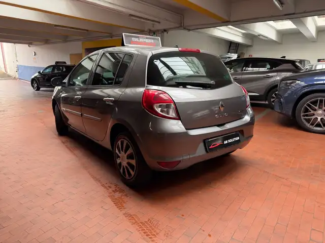 Renault Clio view 4