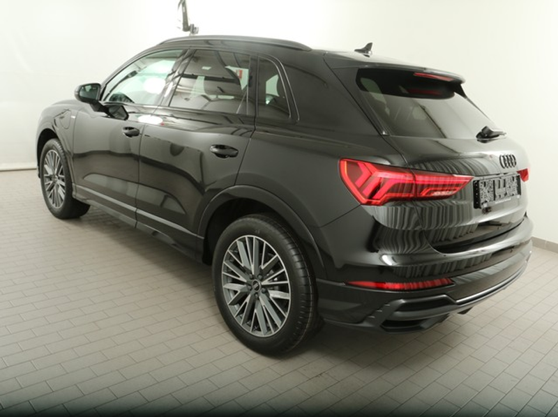 Audi Q3 45 HYBRID S LINE BLACKPAK AHK CAM ACC LM19 — photo 3