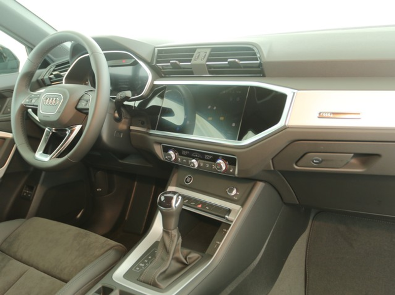 Audi Q3 45 HYBRID S LINE BLACKPAK AHK CAM ACC LM19 — photo 9