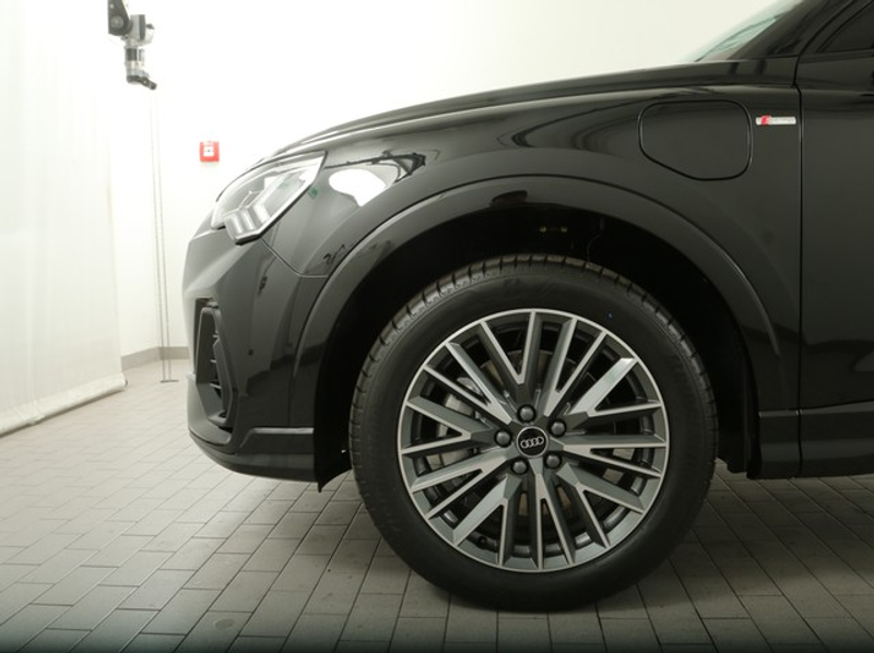Audi Q3 45 HYBRID S LINE BLACKPAK AHK CAM ACC LM19 — photo 5