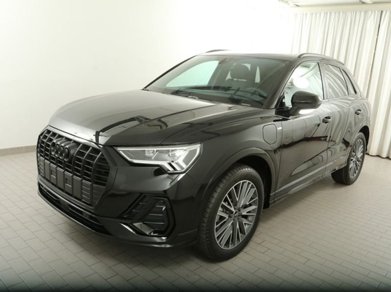 Audi Q3 45 HYBRID S LINE BLACKPAK AHK CAM ACC LM19 — photo 4