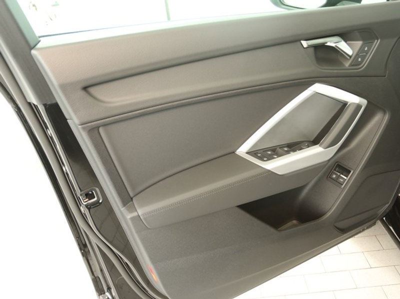 Audi Q3 45 HYBRID S LINE BLACKPAK AHK CAM ACC LM19 — photo 7