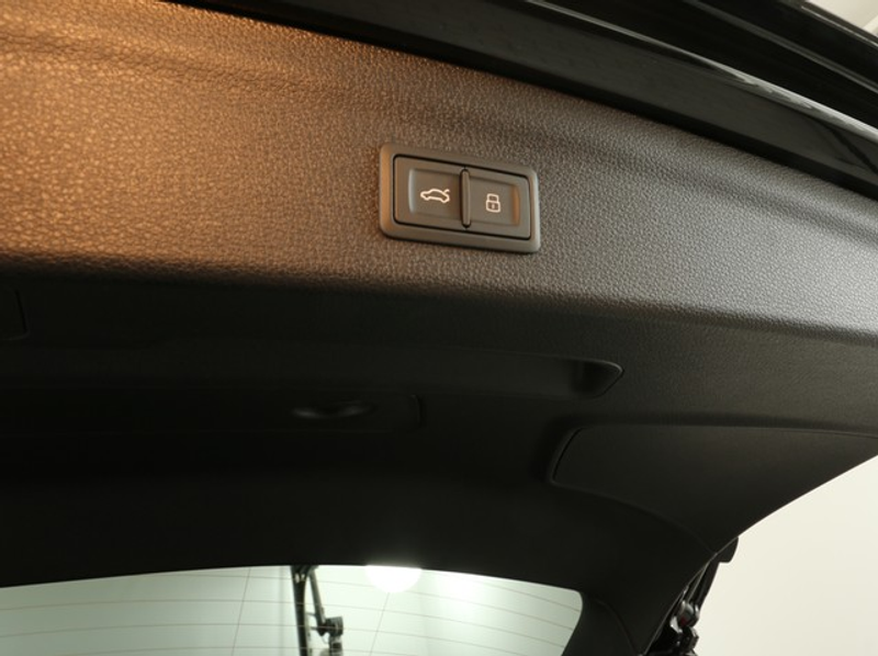 Audi Q3 45 HYBRID S LINE BLACKPAK AHK CAM ACC LM19 — photo 12