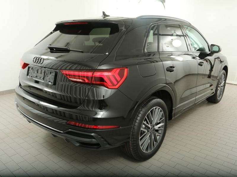 Audi Q3 45 HYBRID S LINE BLACKPAK AHK CAM ACC LM19 — photo 2