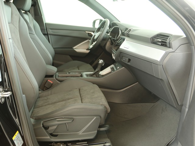 Audi Q3 45 HYBRID S LINE BLACKPAK AHK CAM ACC LM19 — photo 8