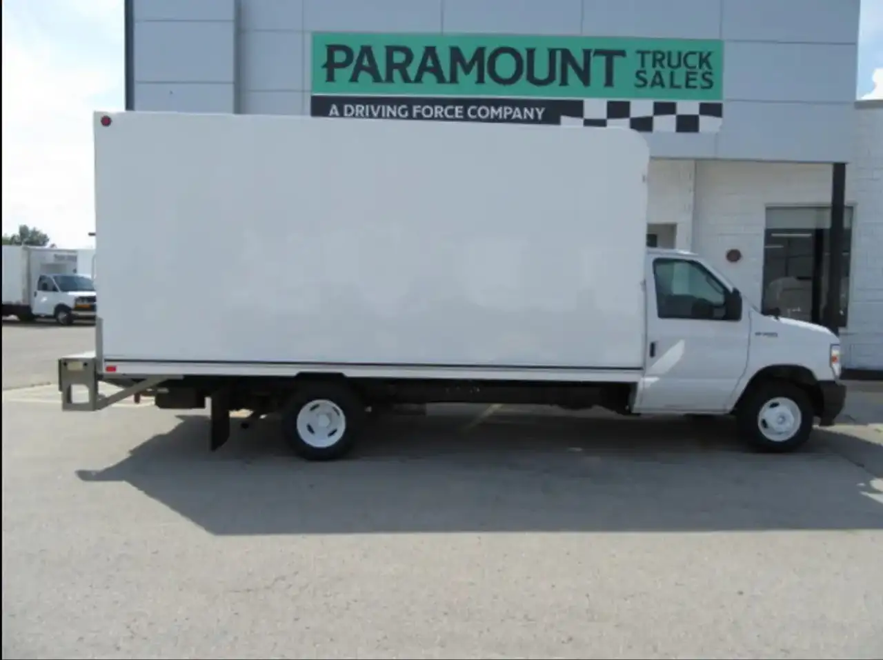 Ford E-450 снимка Ford E-450
