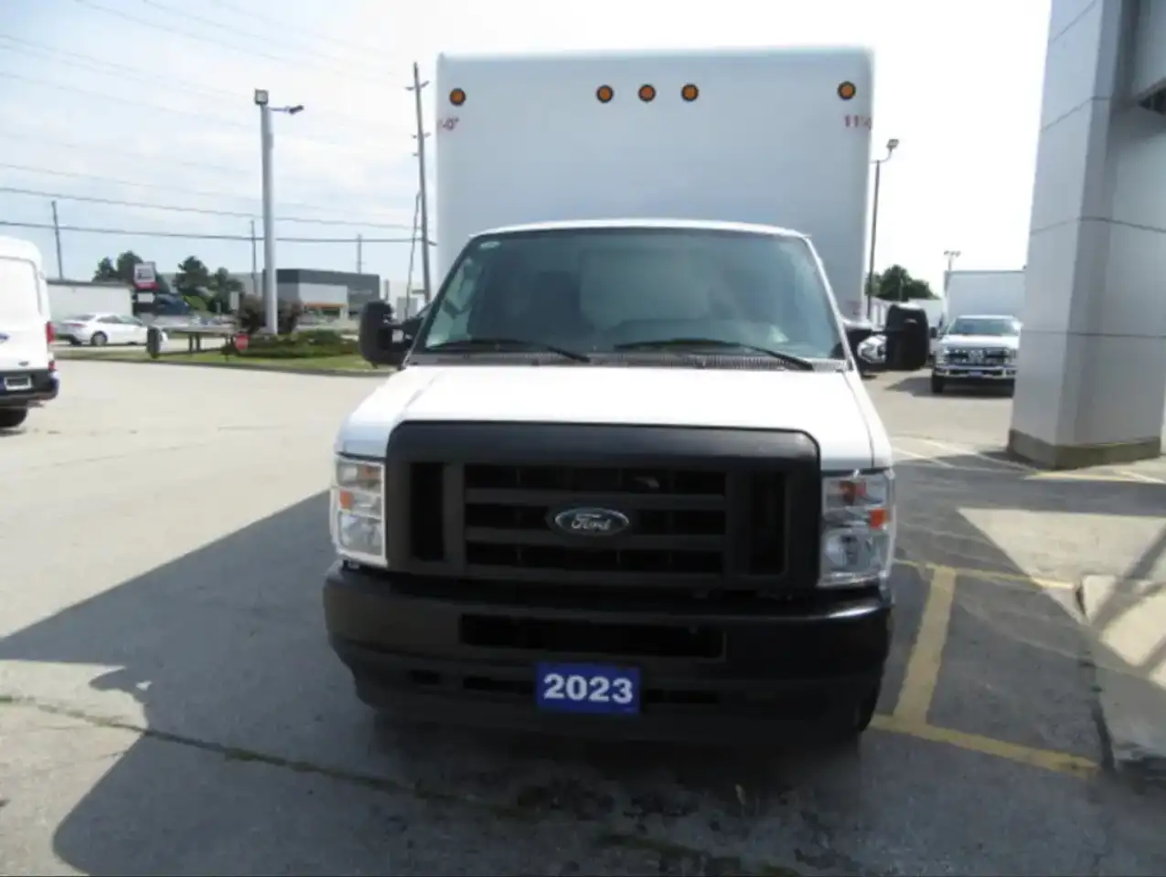 Ford E-450 снимка Ford E-450