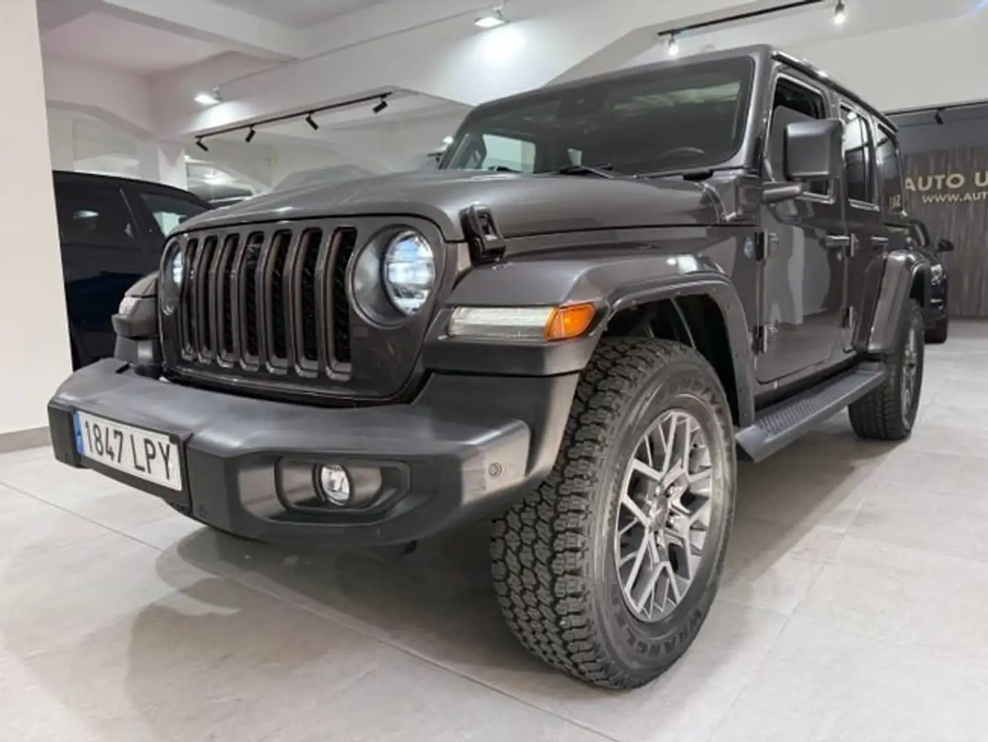Jeep Wrangler Unlimited 2.0 4xe 80 Aniversario 8ATX 280KW Gris - 1