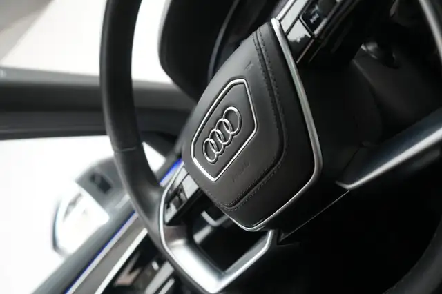 Audi A8 view 23