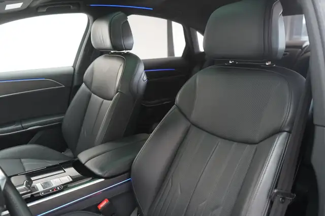 Audi A8 view 11