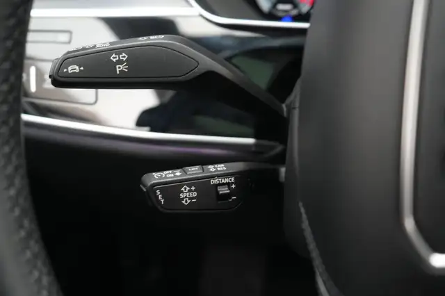 Audi A8 view 24