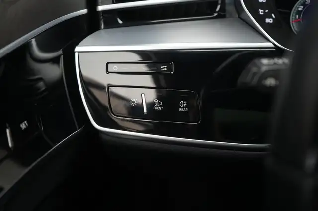 Audi A8 view 25
