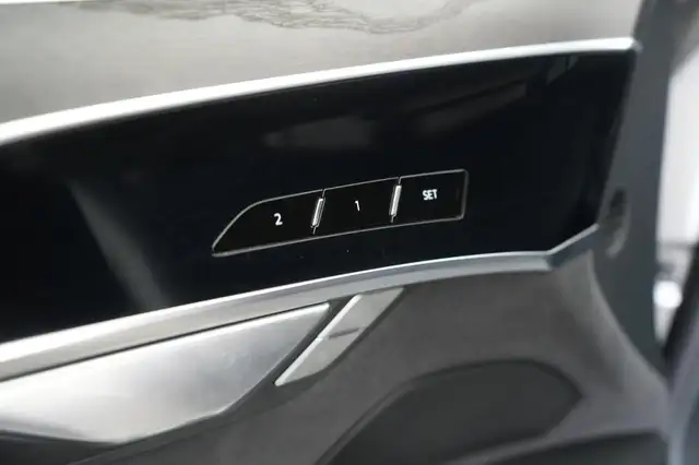Audi A8 view 30