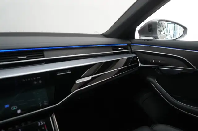 Audi A8 view 28