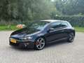 Volkswagen Scirocco 1.4 TSI 161PK I NWE APK I NETTE AUTO I CLIMA I PDC Schwarz - thumbnail 1