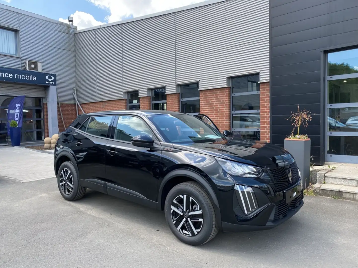 Peugeot 2008 Style 1.2 PureTech 100 EU6e *SHZ*Apple CarPlay*LED Schwarz - 2