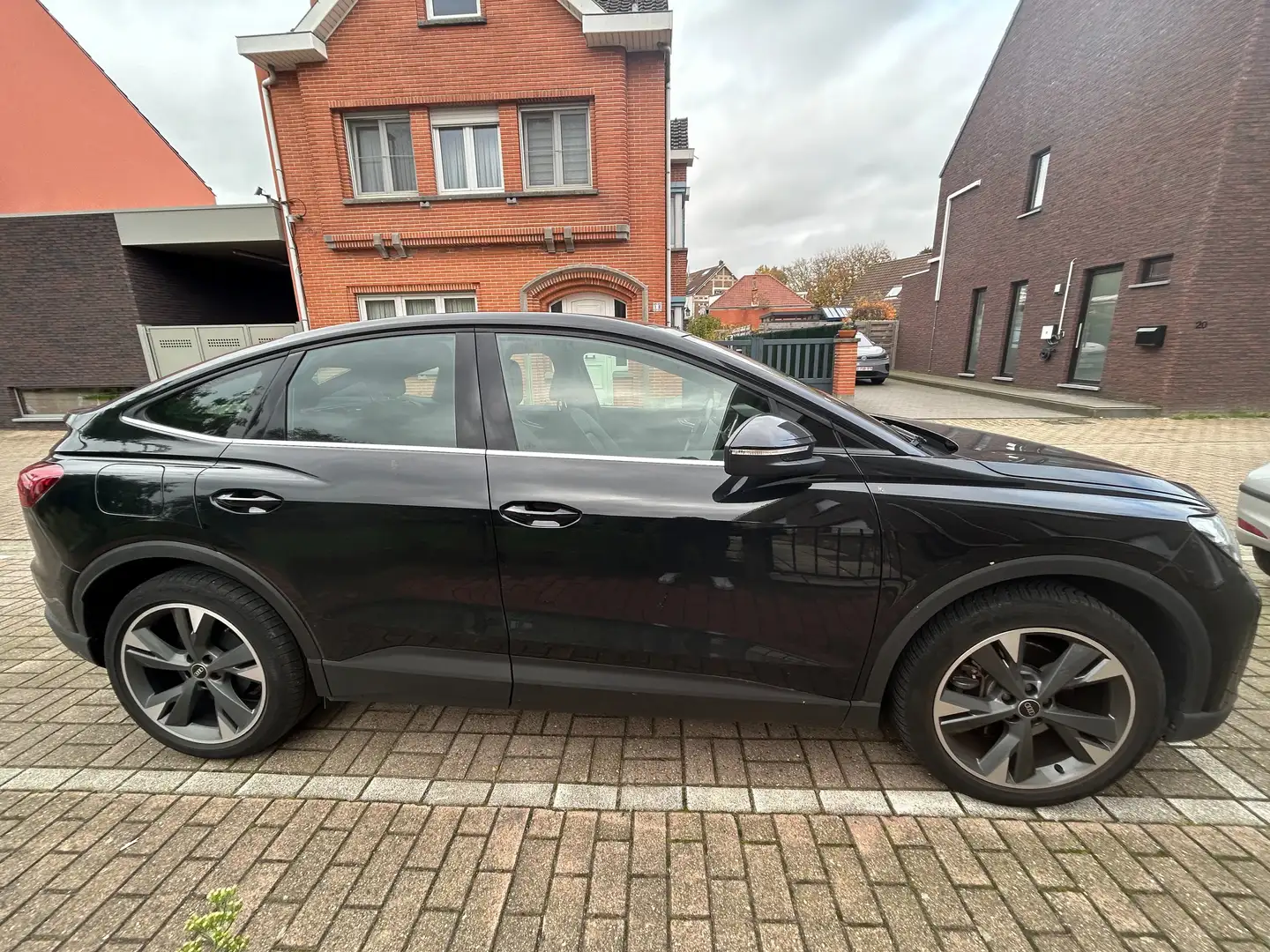 Audi Q4 e-tron Sportback Zwart - 1