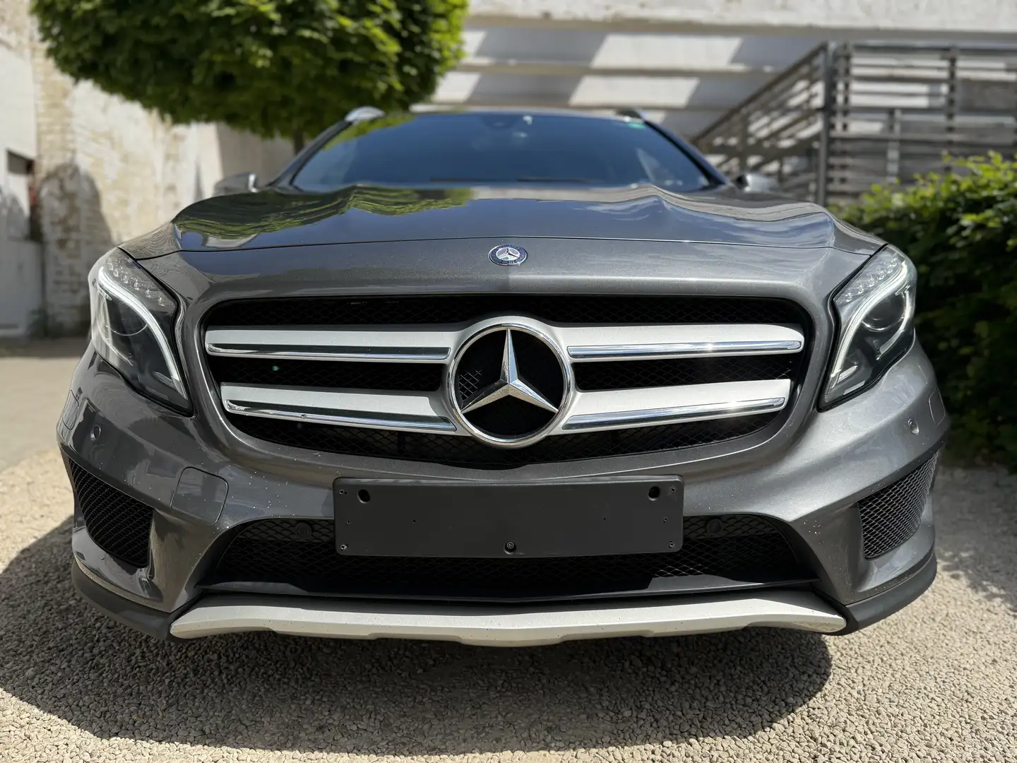Mercedes-Benz GLA 180 d PACK AMG Grau - 2