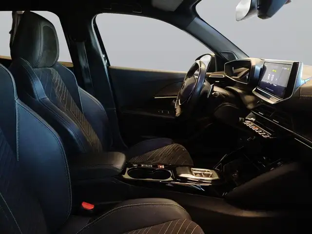 Peugeot 2008 view 11
