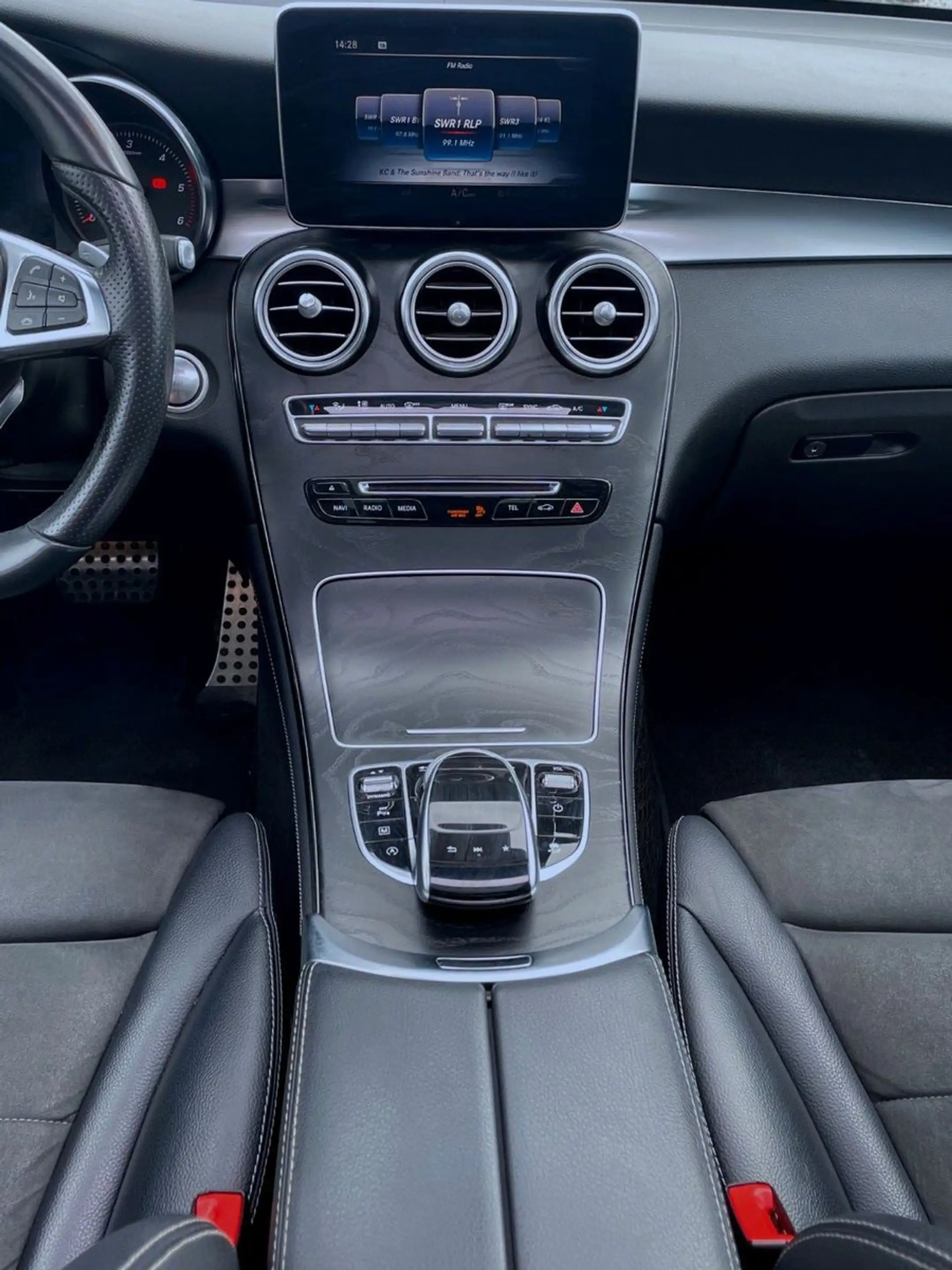 Mercedes-Benz GLC 250 d 4Matic AMG-Paket~Pano~ILS~Keyless~TOP — photo 15