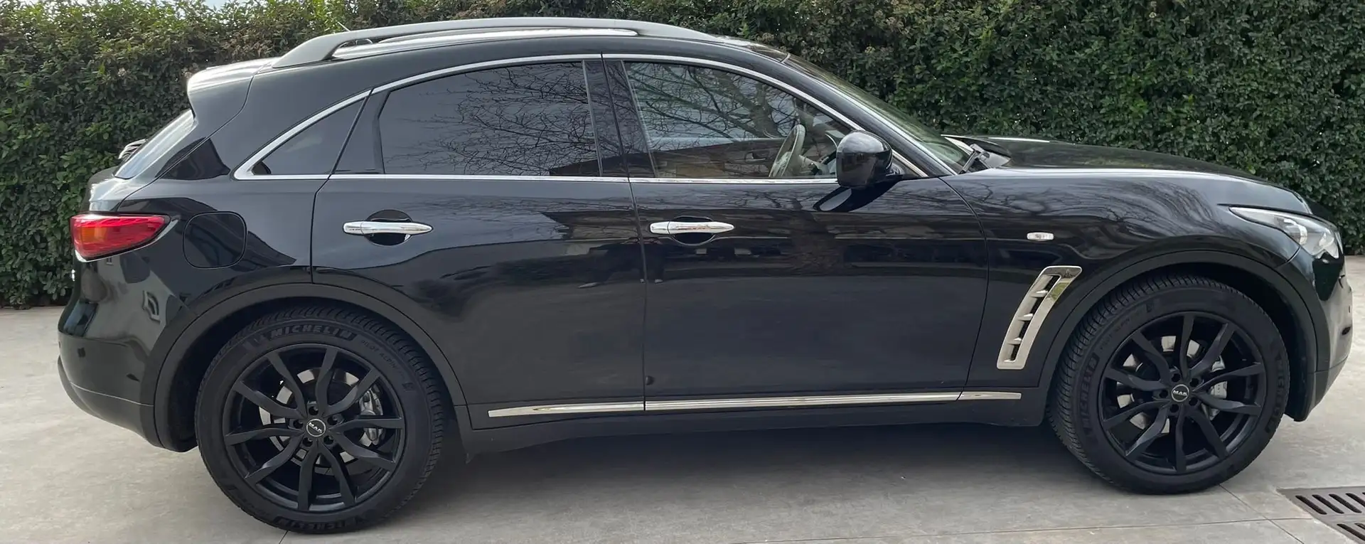 Infiniti QX70 QX70 (FX) QX70 (FX) 3.0d V6 S Premium auto FL Nero - 2