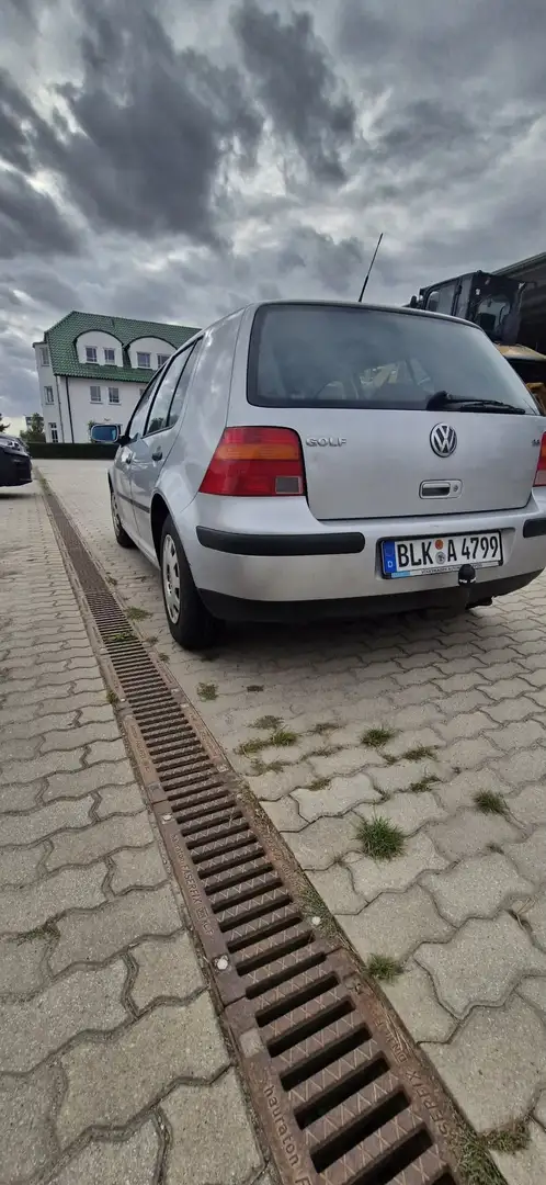 Volkswagen Golf 1.6 - 1