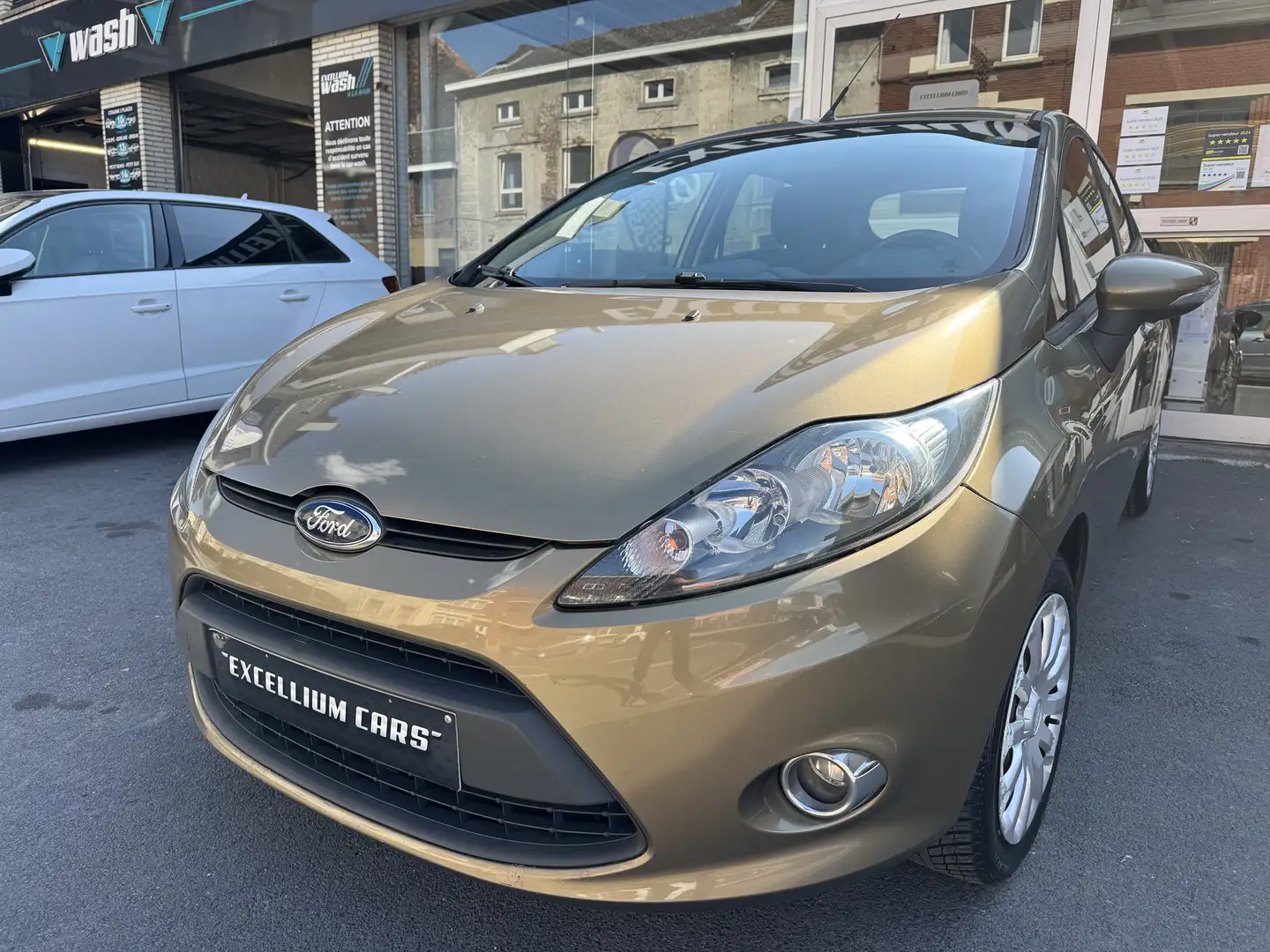 Ford Fiesta 1.4 TDCi Airco Vitres Electriques Carnet Eur5 Beige - 1