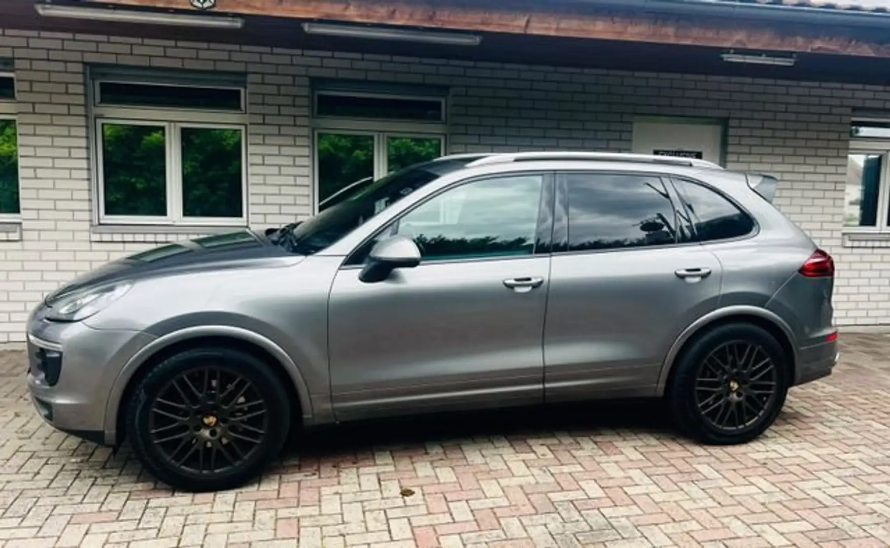 Porsche Cayenne Diesel Panorama 20Zoll Exclusiv Facelift Gris - 1