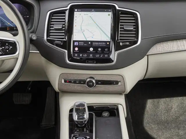 Volvo XC90 view 13