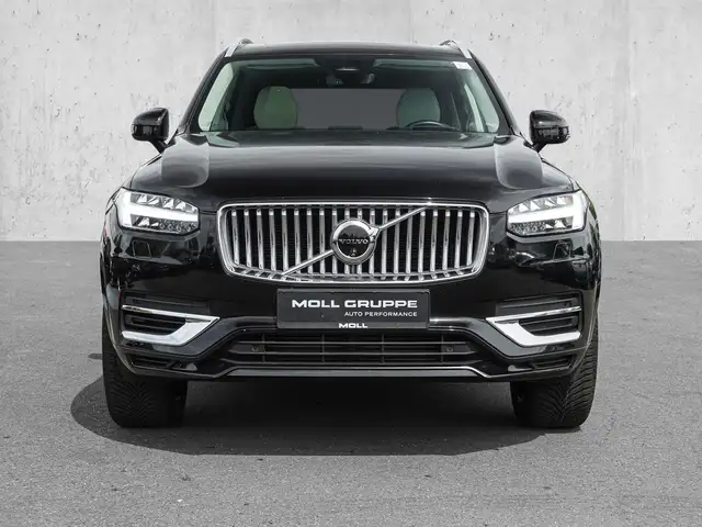 Volvo XC90 view 3