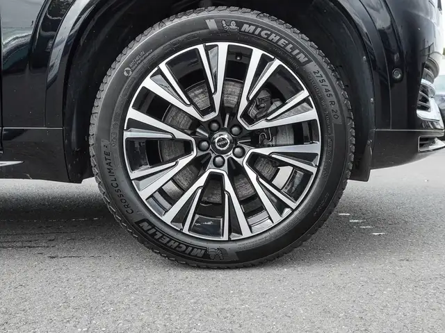 Volvo XC90 view 7